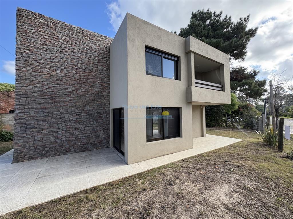Moderna casa de 3 dormitorios en Pinares