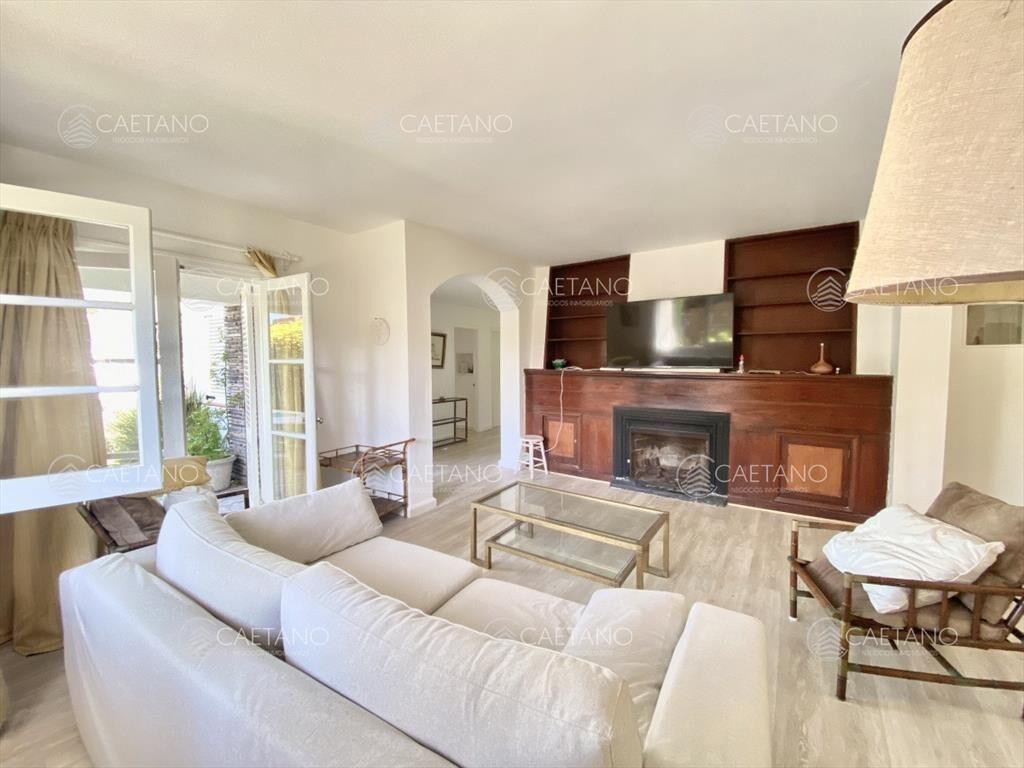 Vende casa 5 dormitorios. PenÃ­nsula, Punta del