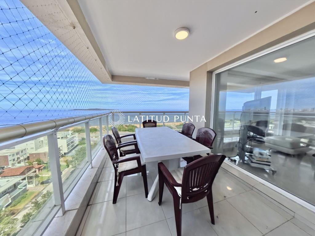Piso alto frente al mar en Le Jardin