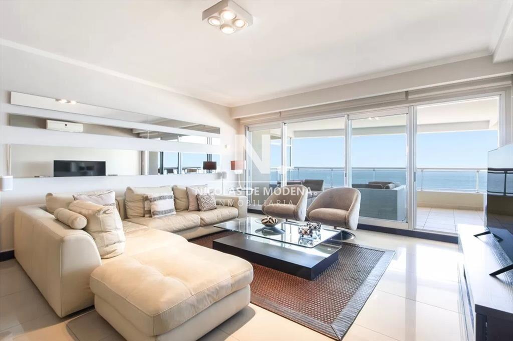 Se vende departamento de 3 dormitorios en la Brava- Punta d