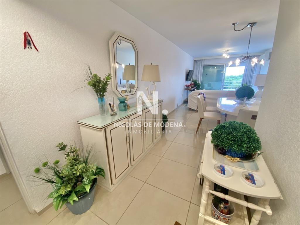 Vende impecable apartamento de 3 dormitorios, en