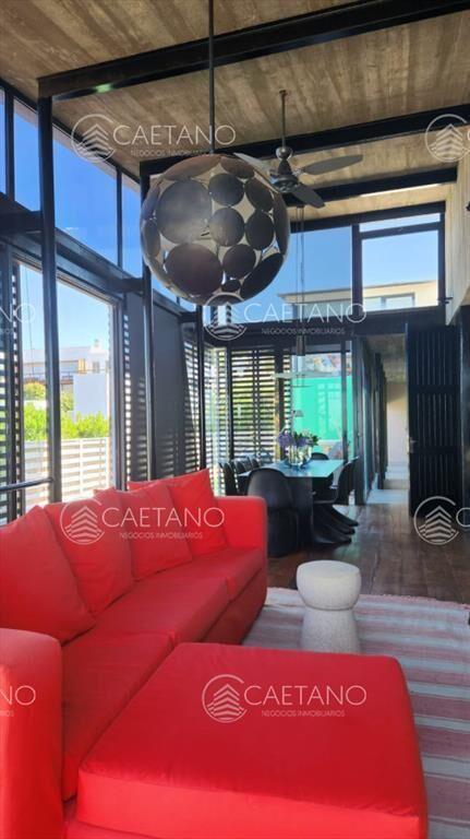Venta de Amplica Casa en La Barra