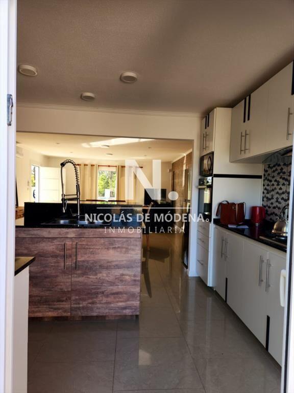 Vende Casa de 3 Dormitorios en Parque Burnett,