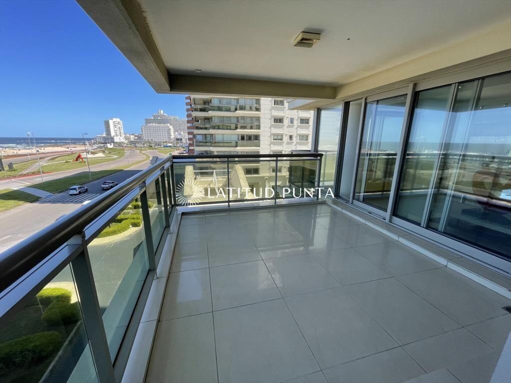 Apartamento en Brava, 3 dormitorios + dependencia
