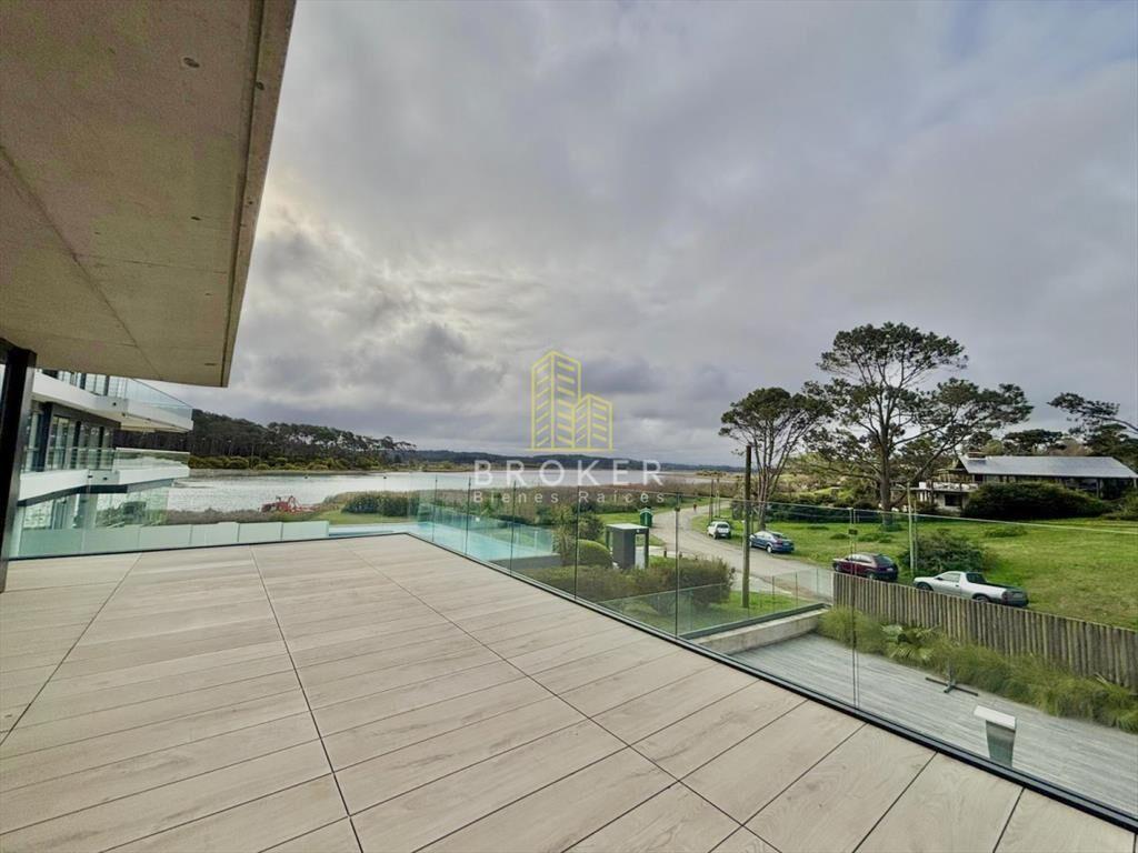 Venta apartamento 2 dormitorios punta del este mansa frente