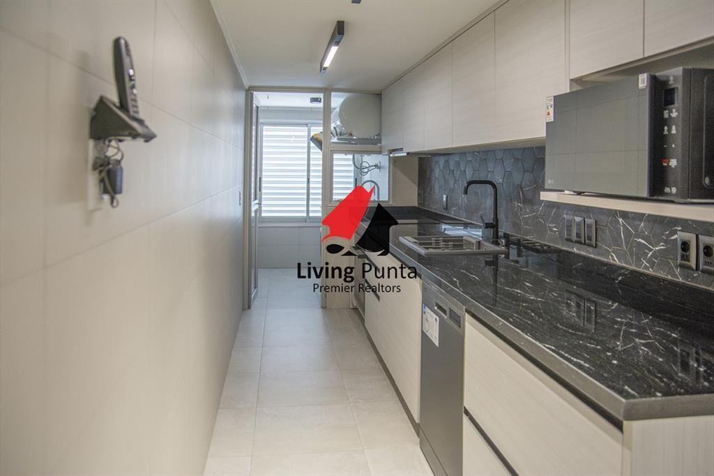 Vende apartamento de 2 dormitorios y medio en del