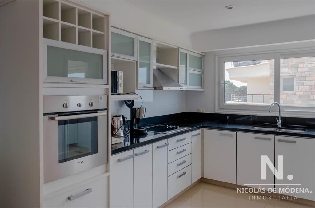 Excelente Penthouse de 4 Dormitorios Frente al Mar - Verama
