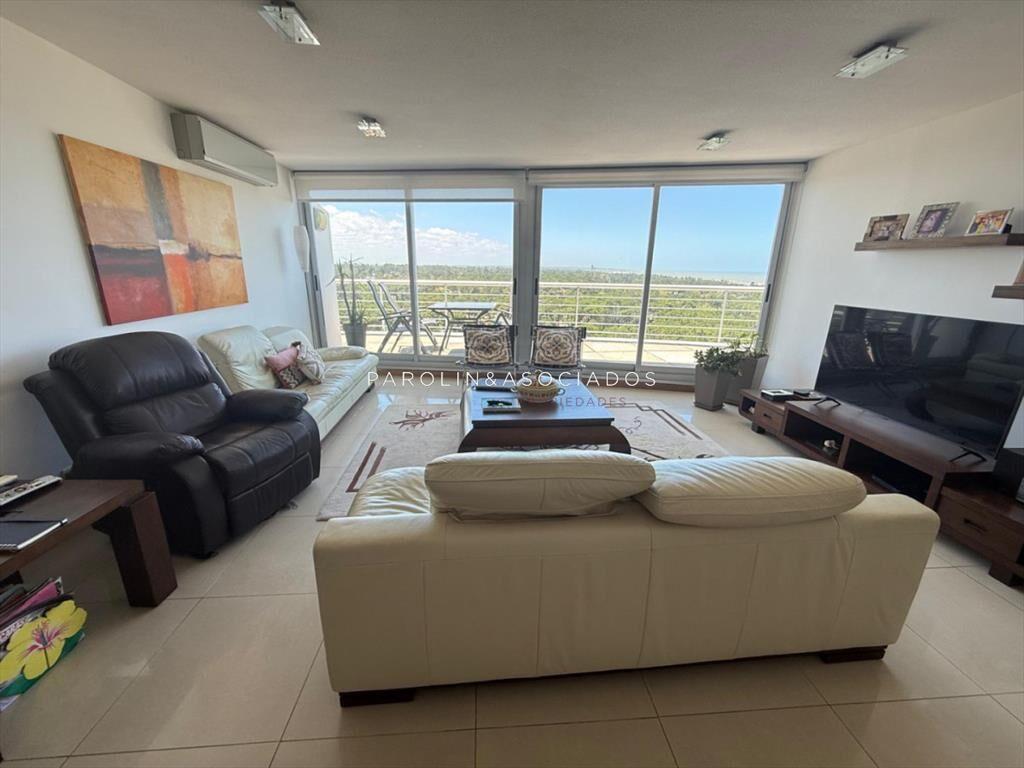 Penthouse en Venta de 3 Dormitorios en Edificio