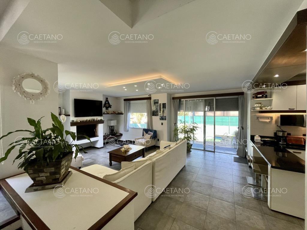 Venta casa 4 dormitorios Pinares Punta del Este