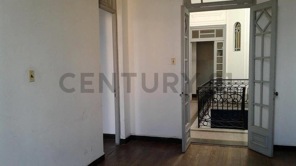 Casa de altos al frente. VILLA MUñOZ. 4 DORM. BALCON. Con...