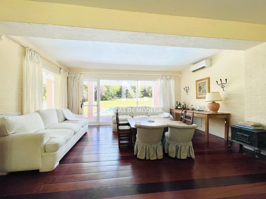 Casa de 4 Dormitorios en Playa Brava, Punta del