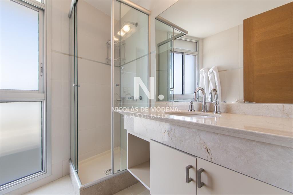 En venta departamento con balcon y 3 dormitorios