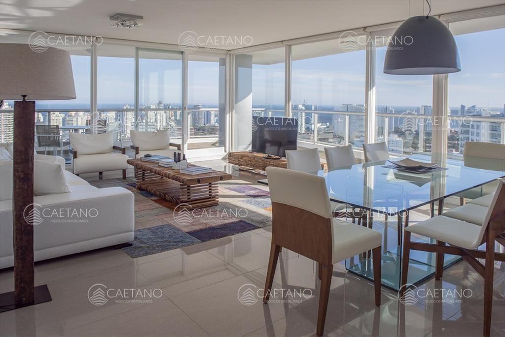 En venta apartamento de 3 suites en Punta del Este