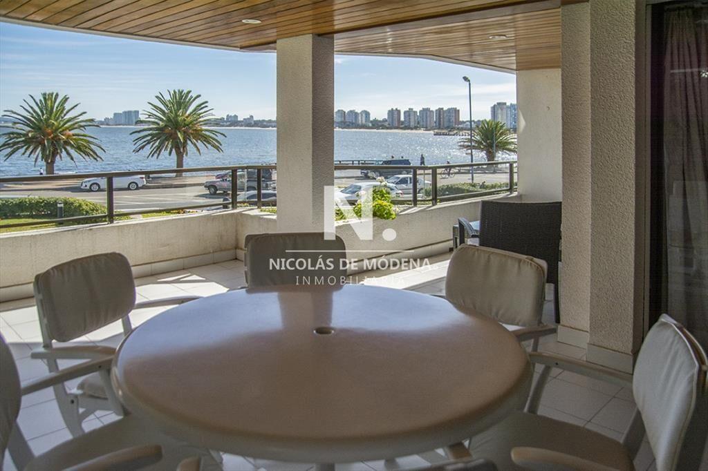 Departamento de 4 dormitorios en venta, con vista