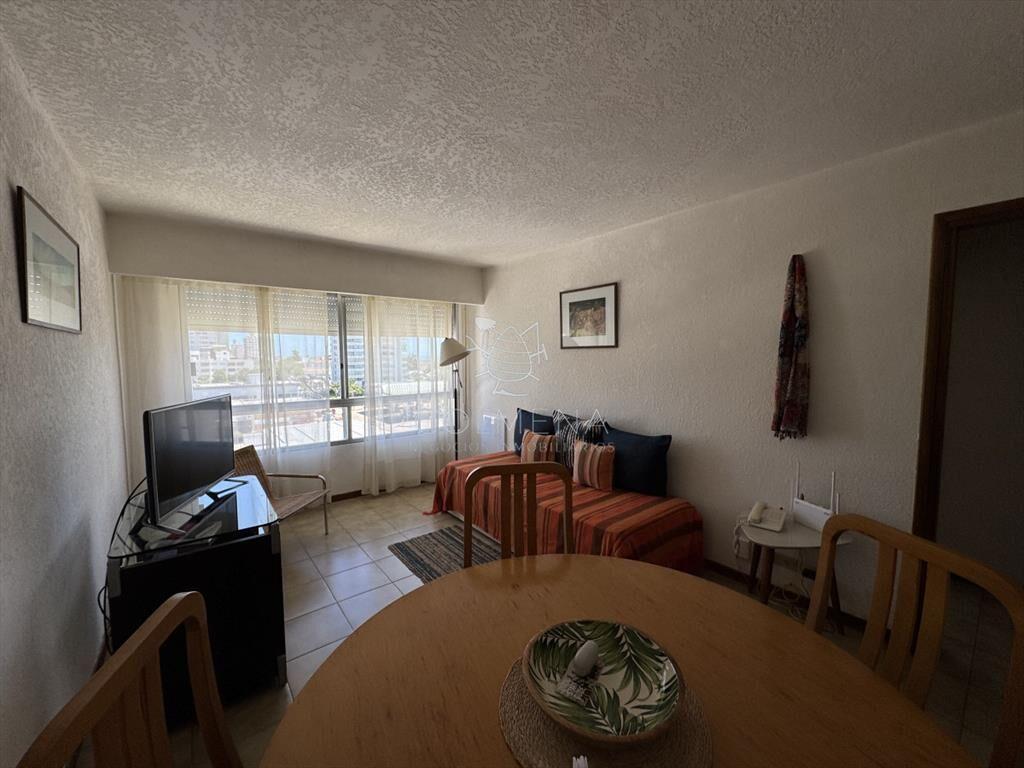 Apto de 1 dormitorio muy bien ubicado en con de