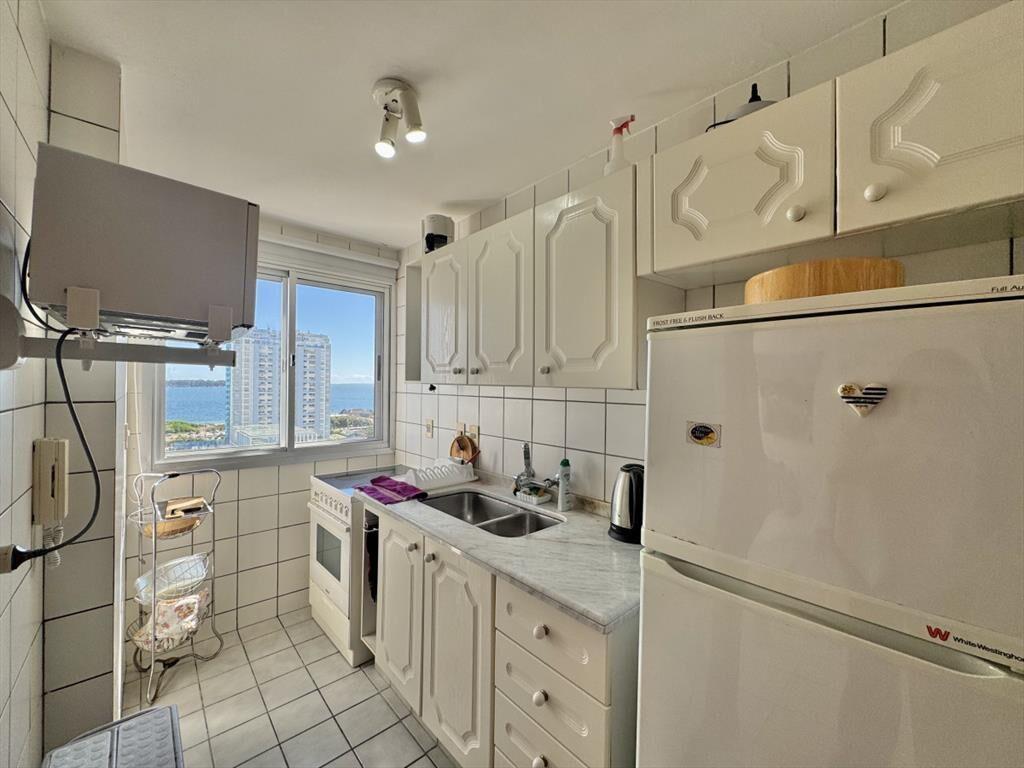 PENT-HOUSE EN VENTA DE 2 DORMITORIOS Y PARRILLERO