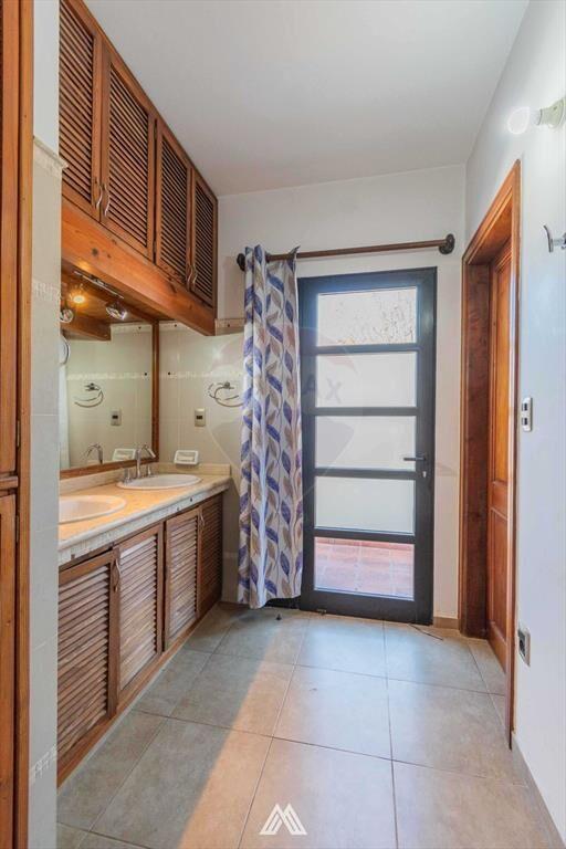 Se alquila casa 4 dormitorios en Punta Gorda.