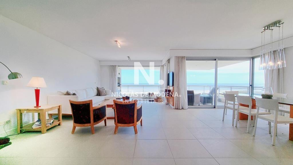 Apartamento esquinero en primera linea de la 4