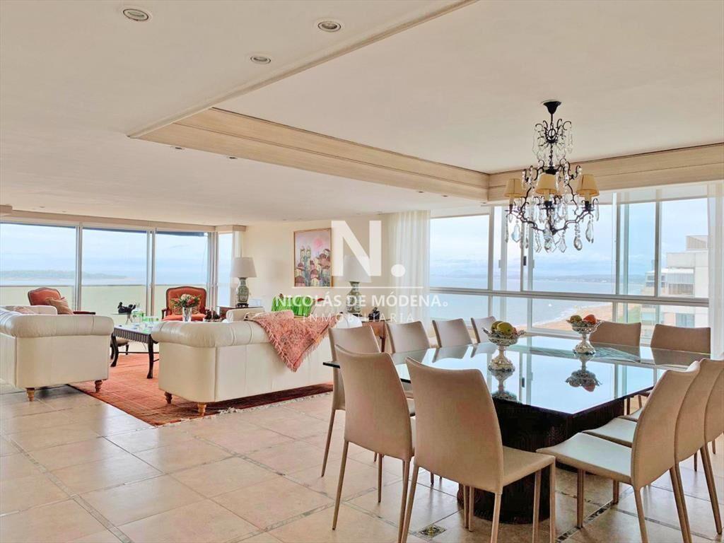 Penthouse en venta en Torre Tequendama, frente al