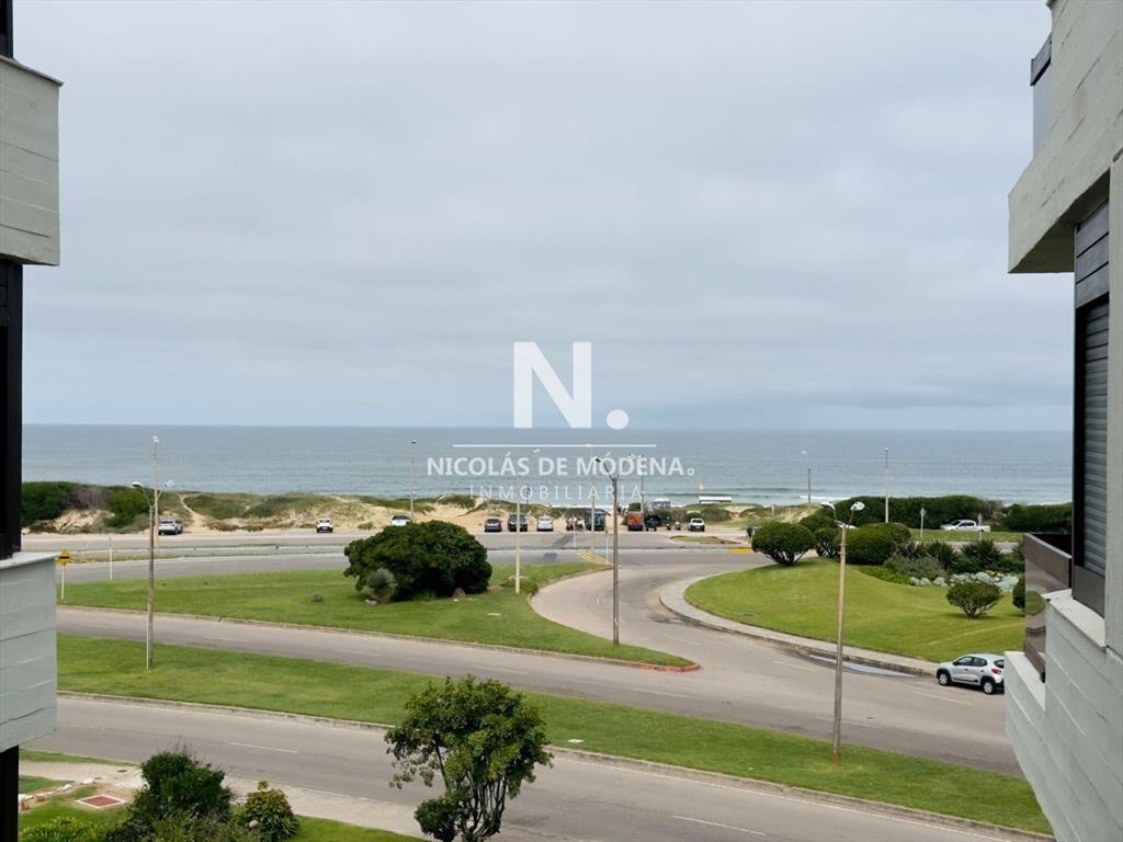 Apartamento en venta, 2 dormitorios, primera linea de la br