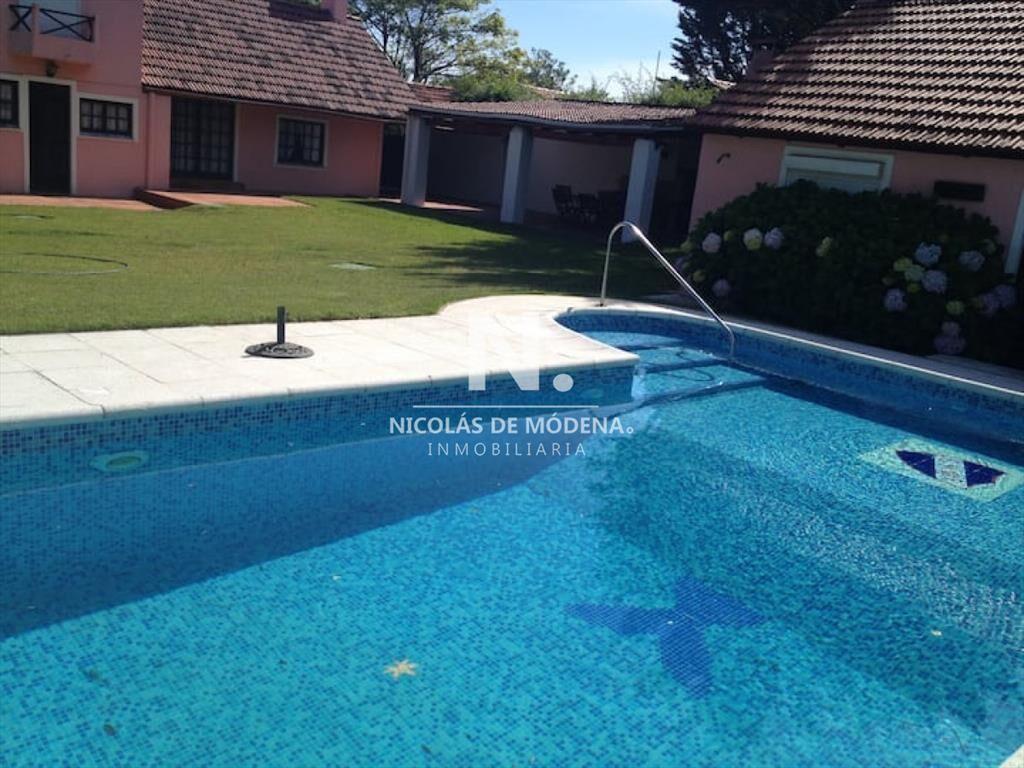 Casa de 4 dormitorios con piscina en pinares para