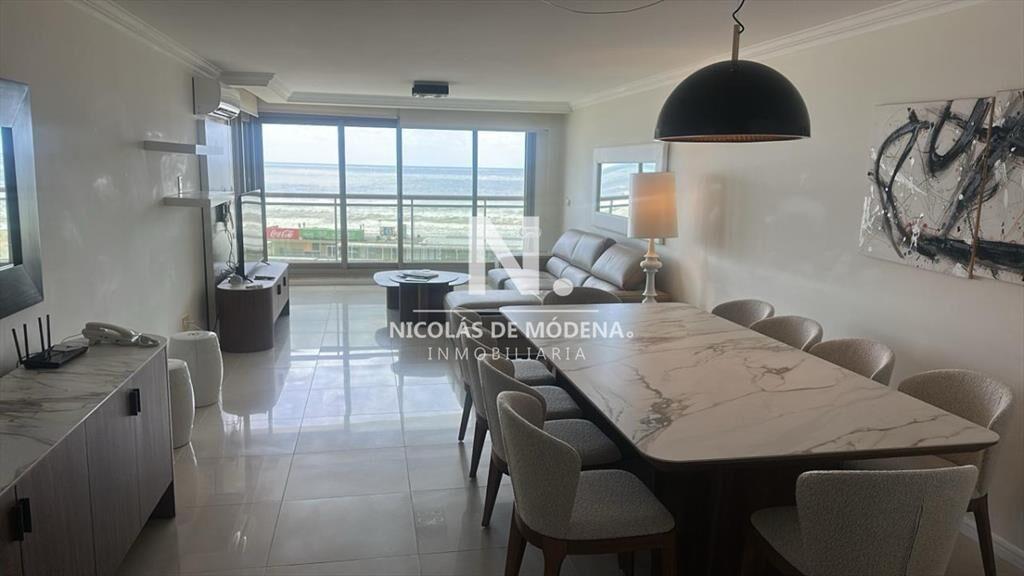 Apartamento en venta en Brava de 3 dormitorios, -