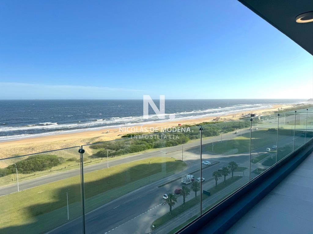 Vende apartamento con vista al mar de 3 en suite,