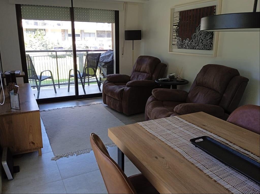 Impecable apartamento 1 dormitorio con terraza y garaje.