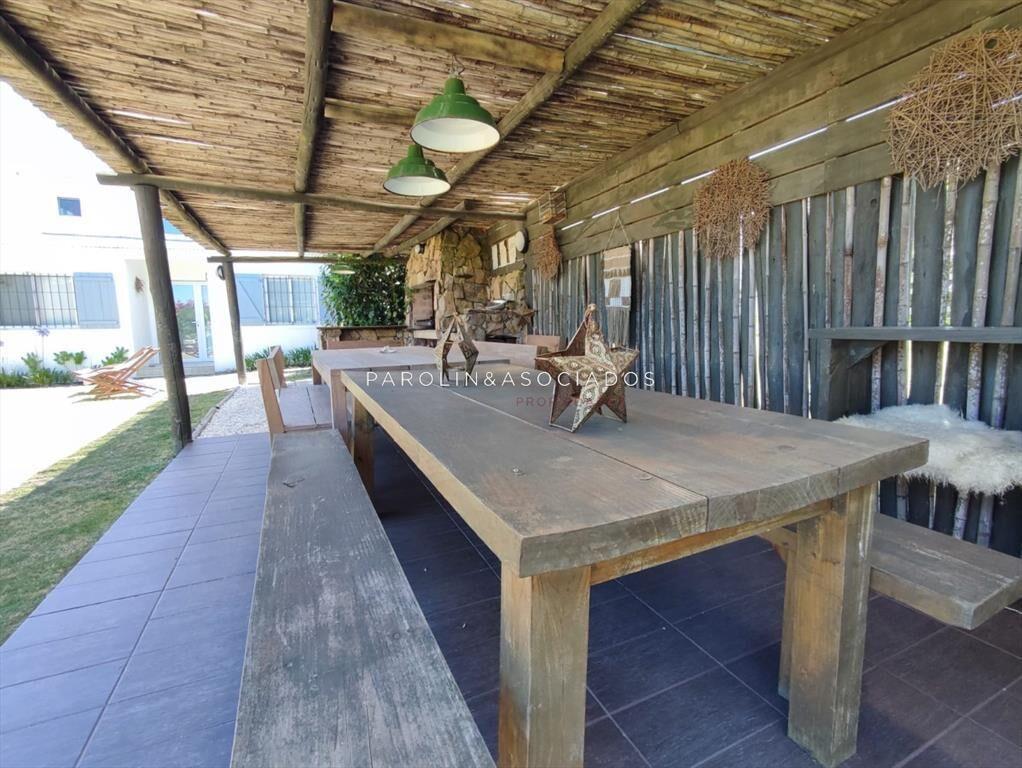 Hermosa casa en venta en Montoya a solo pasos de