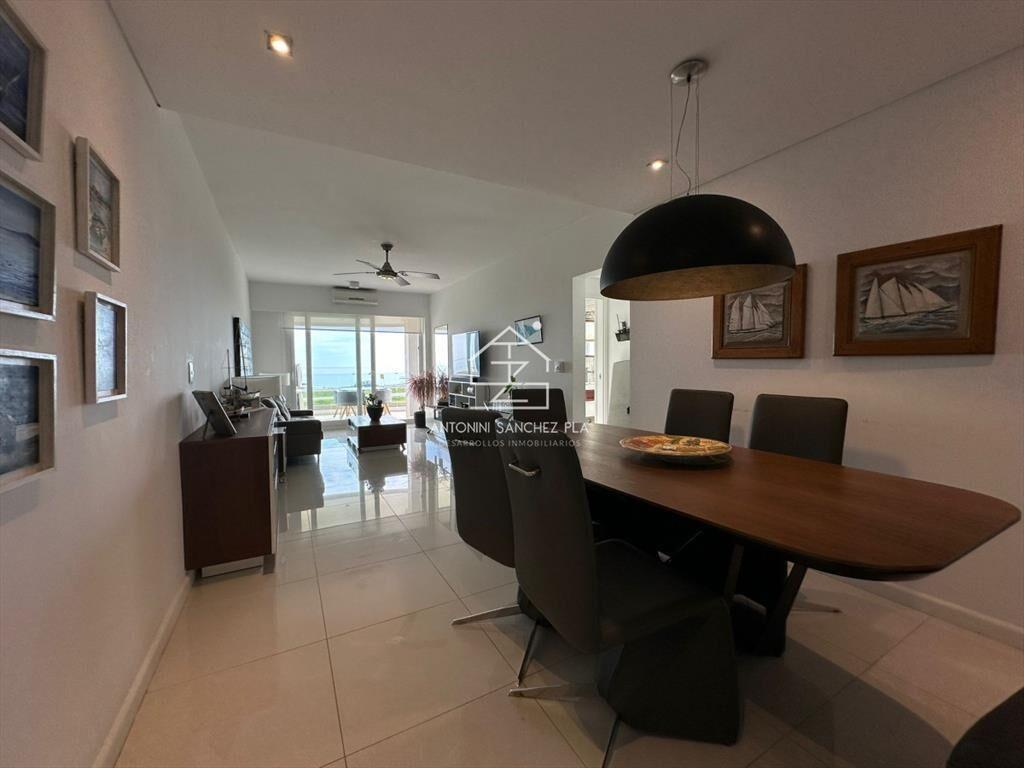 Vende departamento en Azure tower, playa mansa de 2 dormito