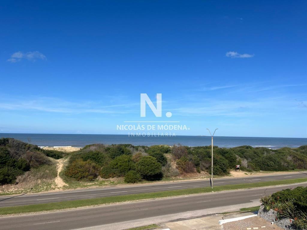 En venta apartamento en Rincon del Indio, Punta 2