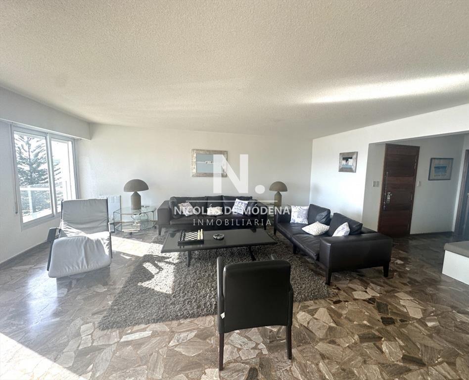 DEPARTAMENTO EN VENTA. SEMI-PISO. FRENTE AL MAR. PLAYA MANS