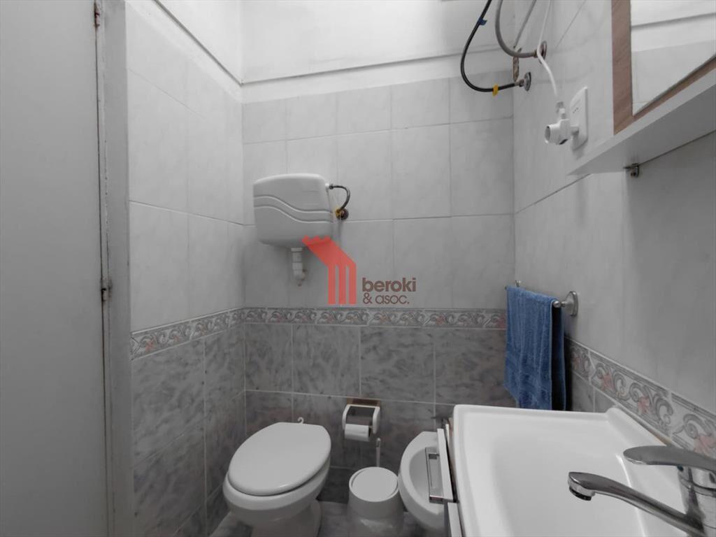 Venta casa, 2 dormitorios, frente y fondo con