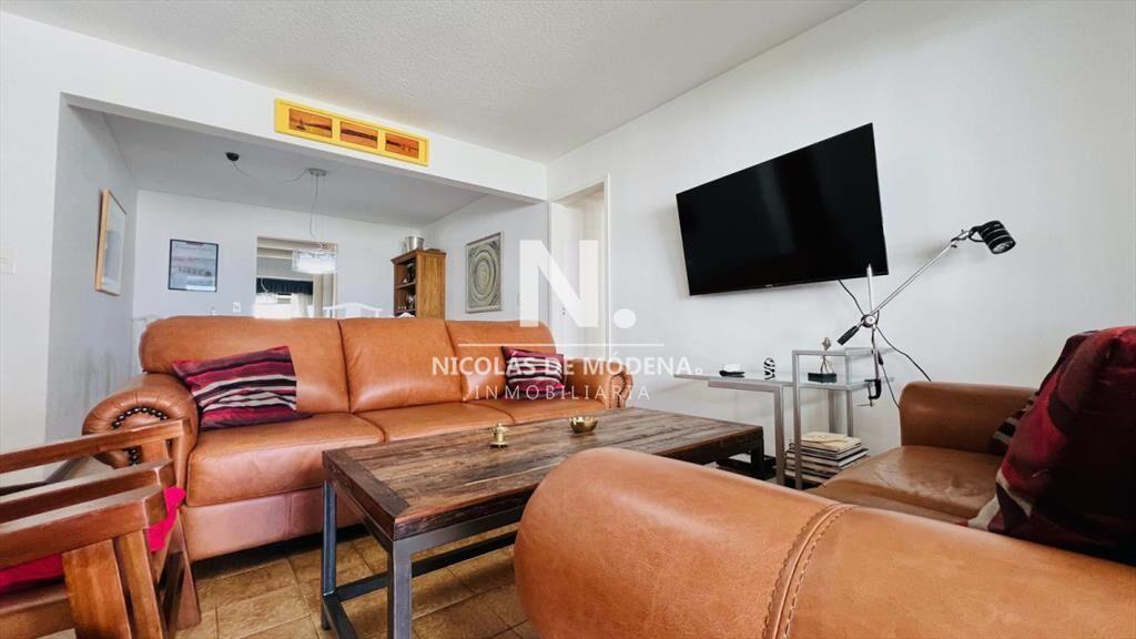 En venta apartamento en Brava de 2 dormitorios.