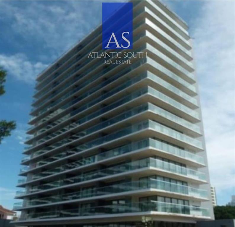 Piso alto con vista Playa Brava 1 dormitorio y