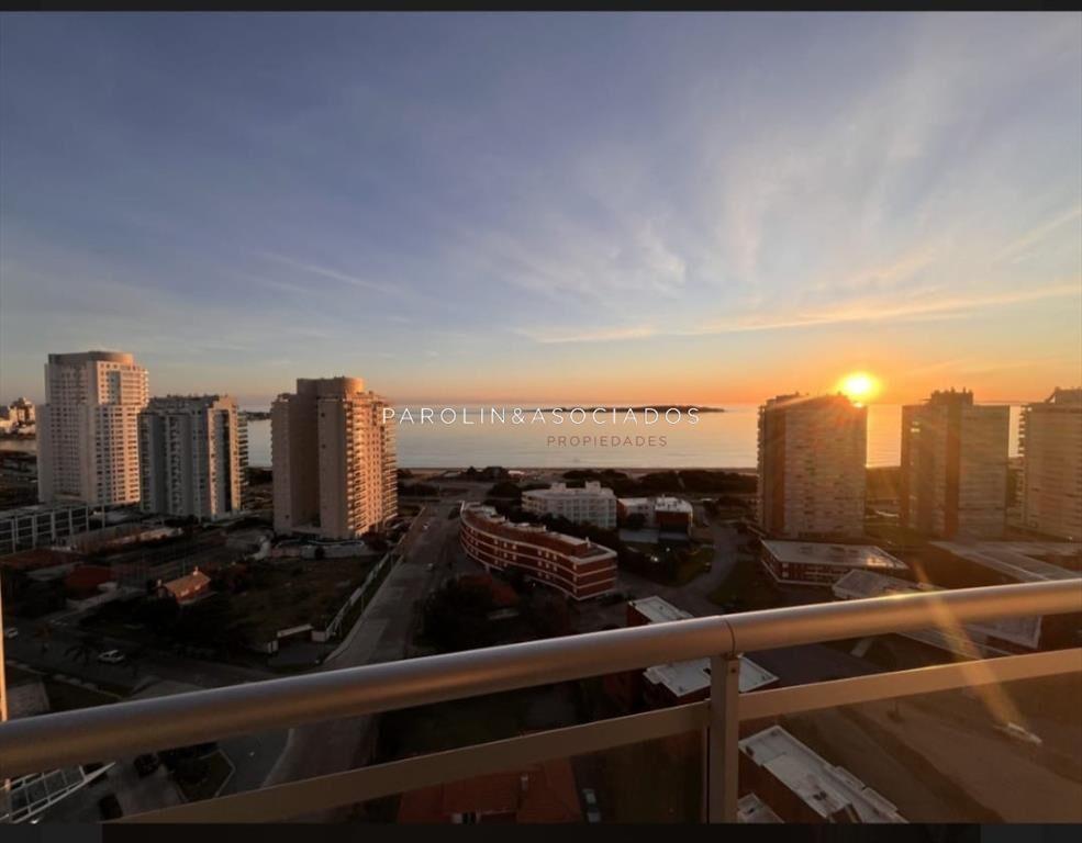 VENTA DE APARTAMENTO EN EDIFICIO SUNRISE PUNTA 3