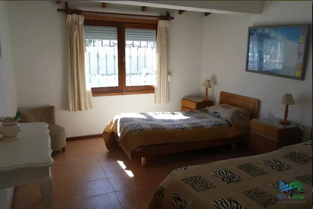 Casa de 4 dormitorios con piscina en alquiler en