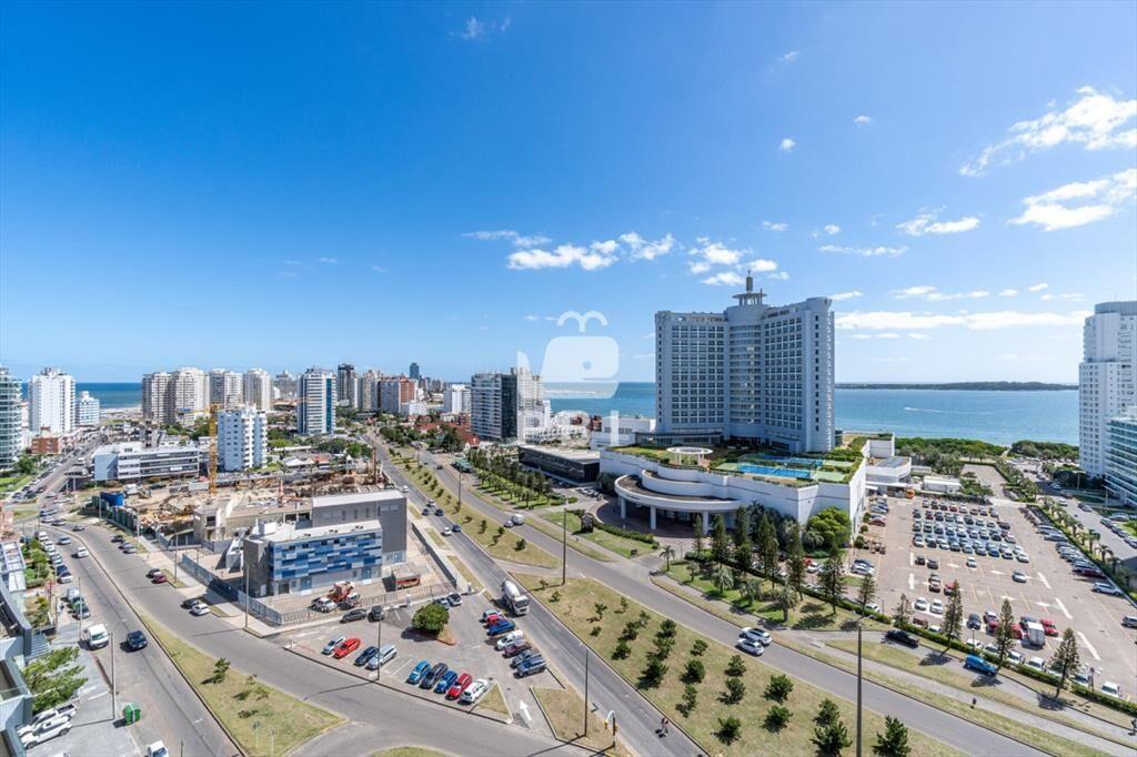 Exclusivo apartamento de 3 dormitorios con en - -