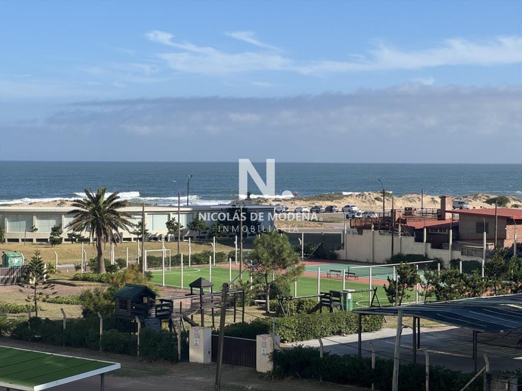 Apartamento en venta con vista directa al mar