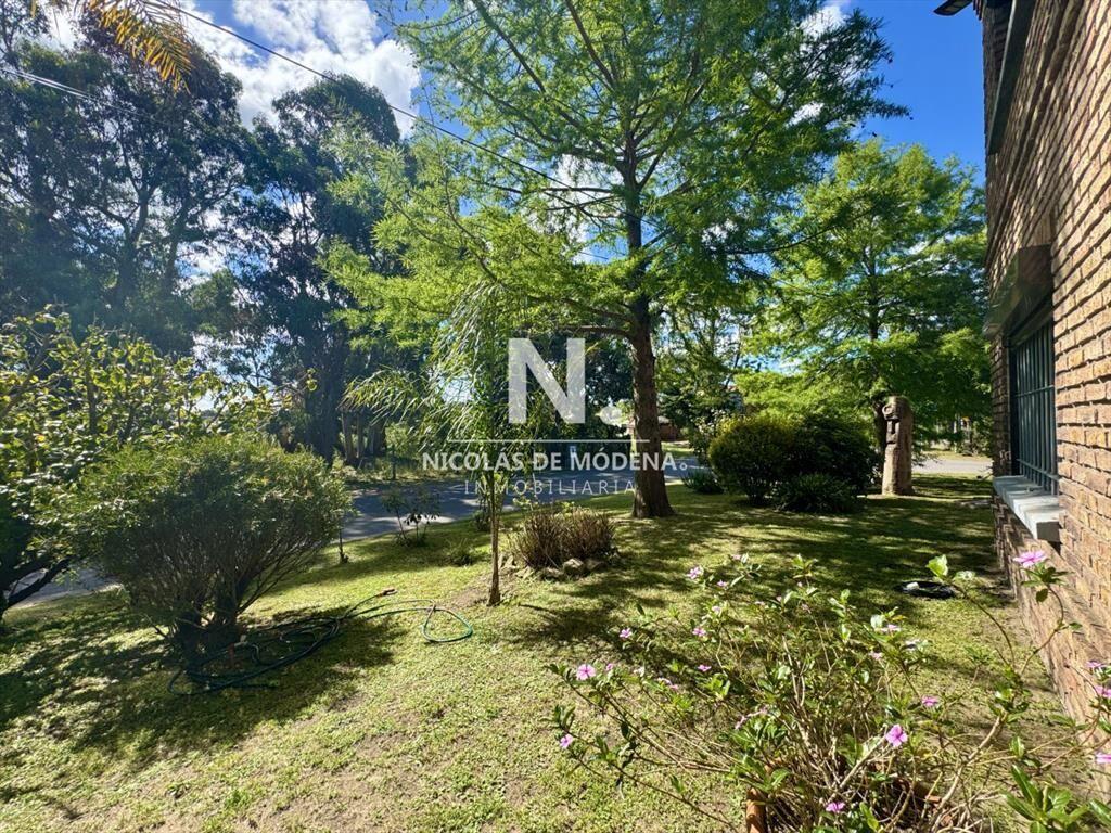 Alquila casa en Punta del Este de 4 dormitorios, excelente