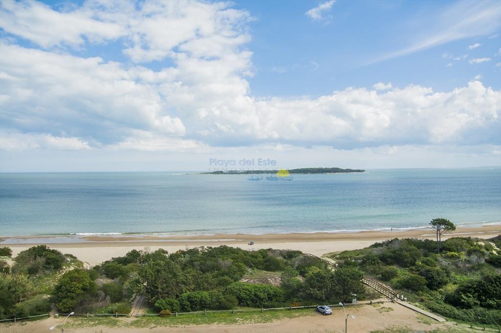 Departamento en venta con amplios ambientes, en