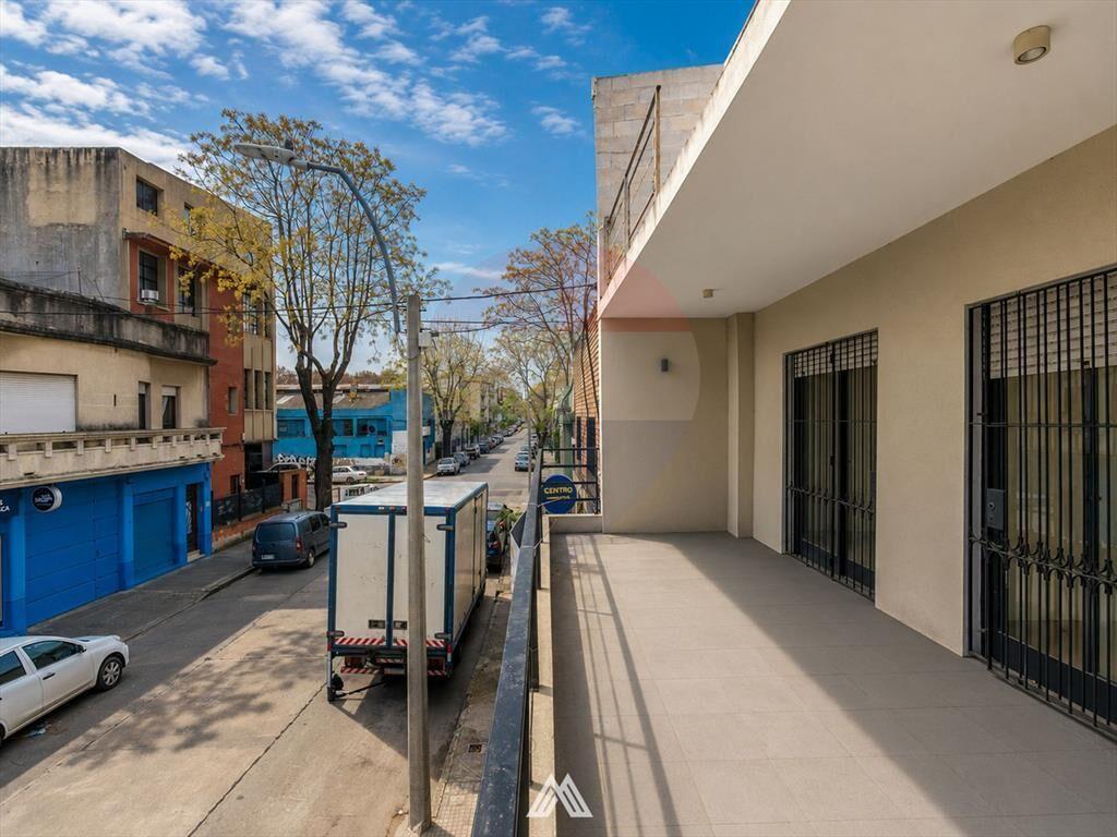 VENTA CASA 2 DORMITORIOS Y LOCAL COMERCIAL AGUADA