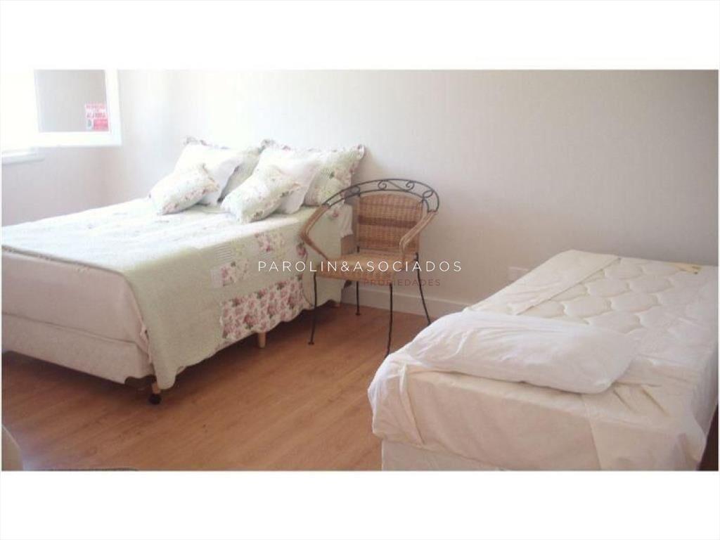 Hermosa casa en venta de 5 dormitorios en Golf,