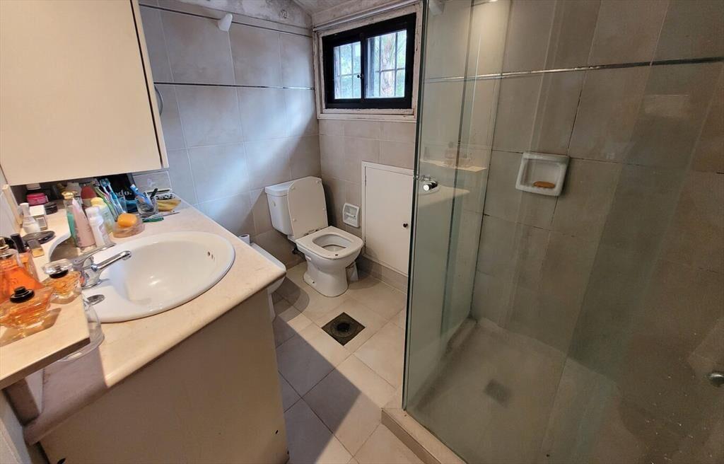 Excelente chalet sobre Av. Rivera próx. Bolivia
