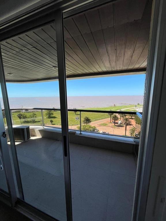 Gran apartamento con Vista al Mar en Rambla Gandhi!