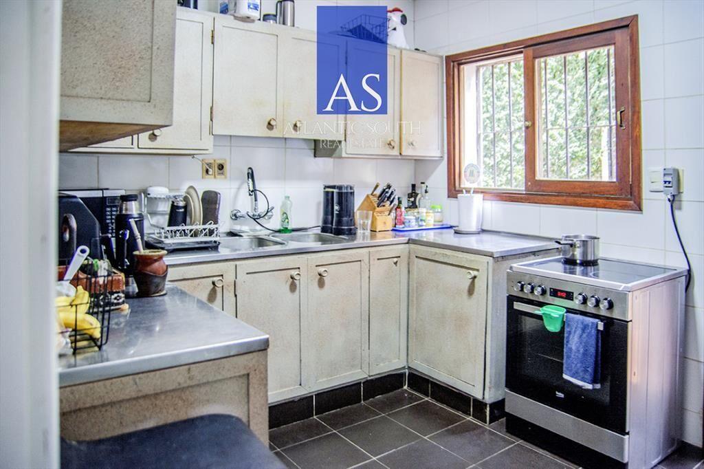 Exclusiva Casa a 60 Metros del Mar en Playa Mansa | 5 Dormi
