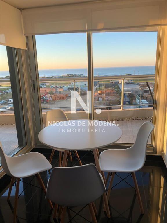 Apartamento de 3 dormitorios con parrillero en a
