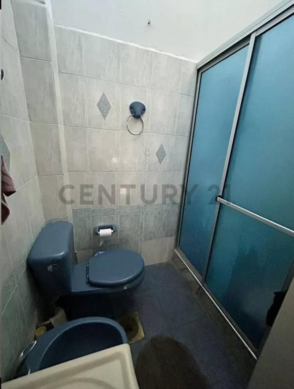 VENTA DUPLEX,3 DORMITORIOS,PATIO,PARRILLERO,COCHERA-LA PAZ.