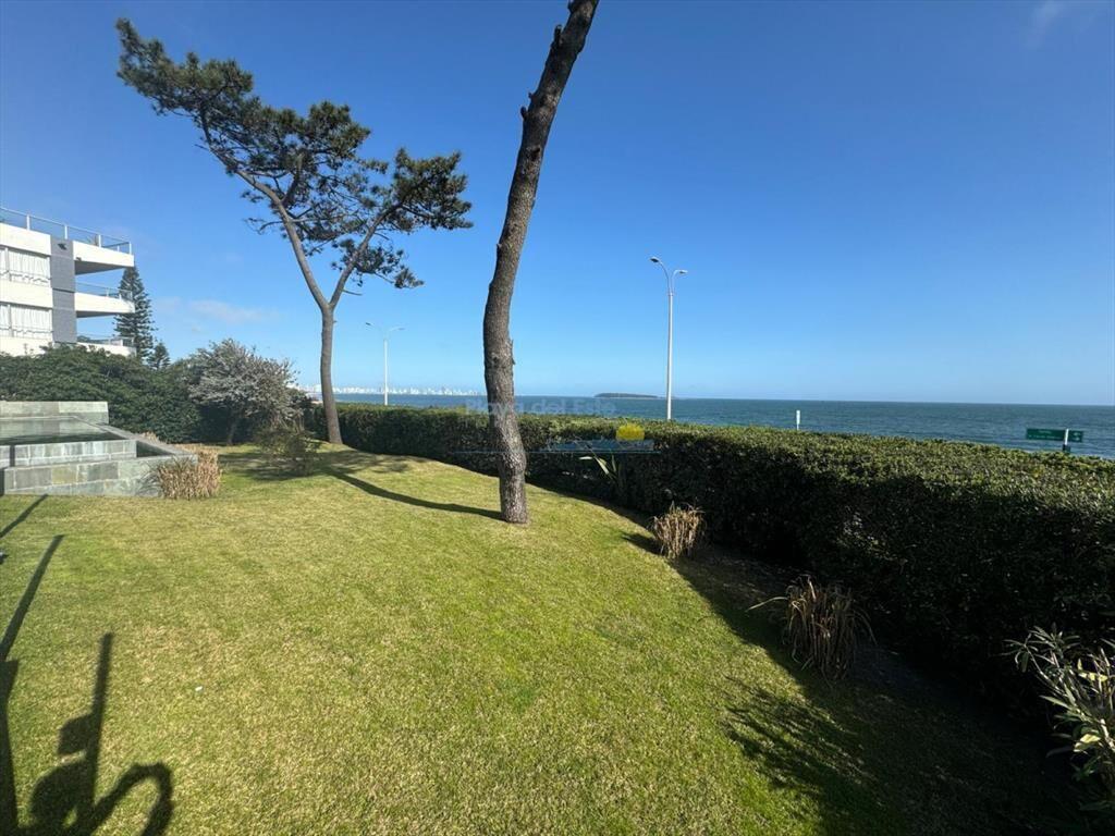 Casa en Playa Mansa de 4 Dormitorios con vista al