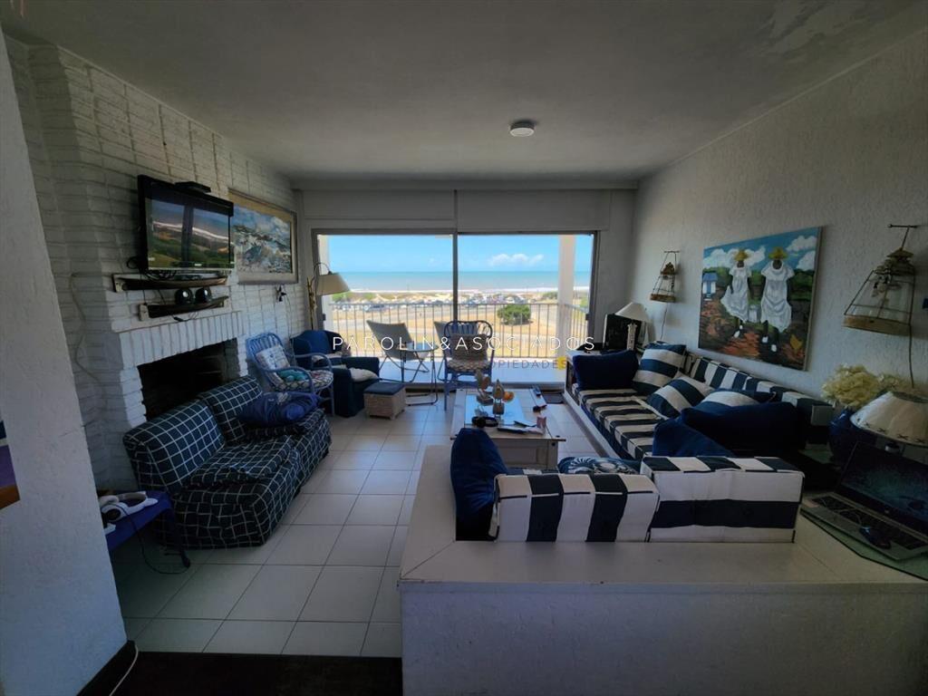 Apartamento en venta de 3 dormitorios en playa Brava, Punta